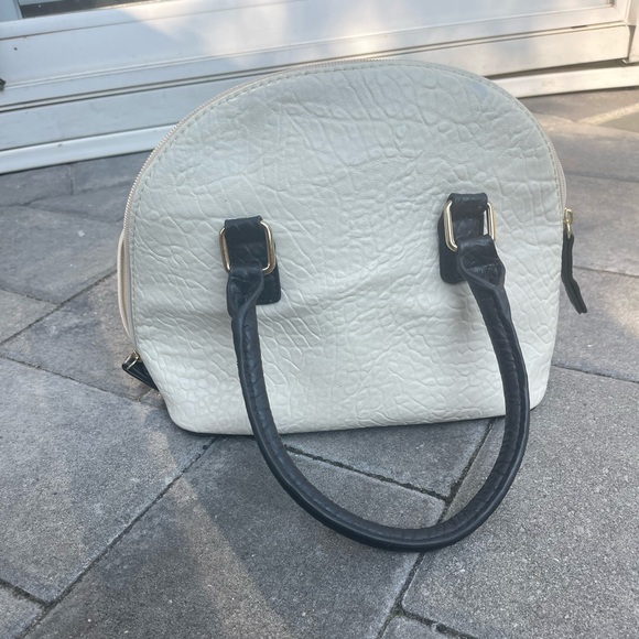 Top handle bag with gold hardwear *MUST BUY* - Picture 6 of 6